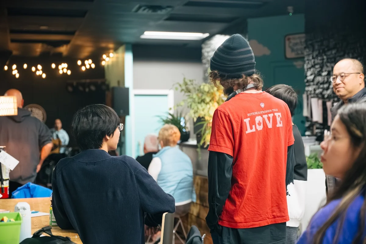 Audience gathered in the Resonate lounge during the After Hours Open Jam